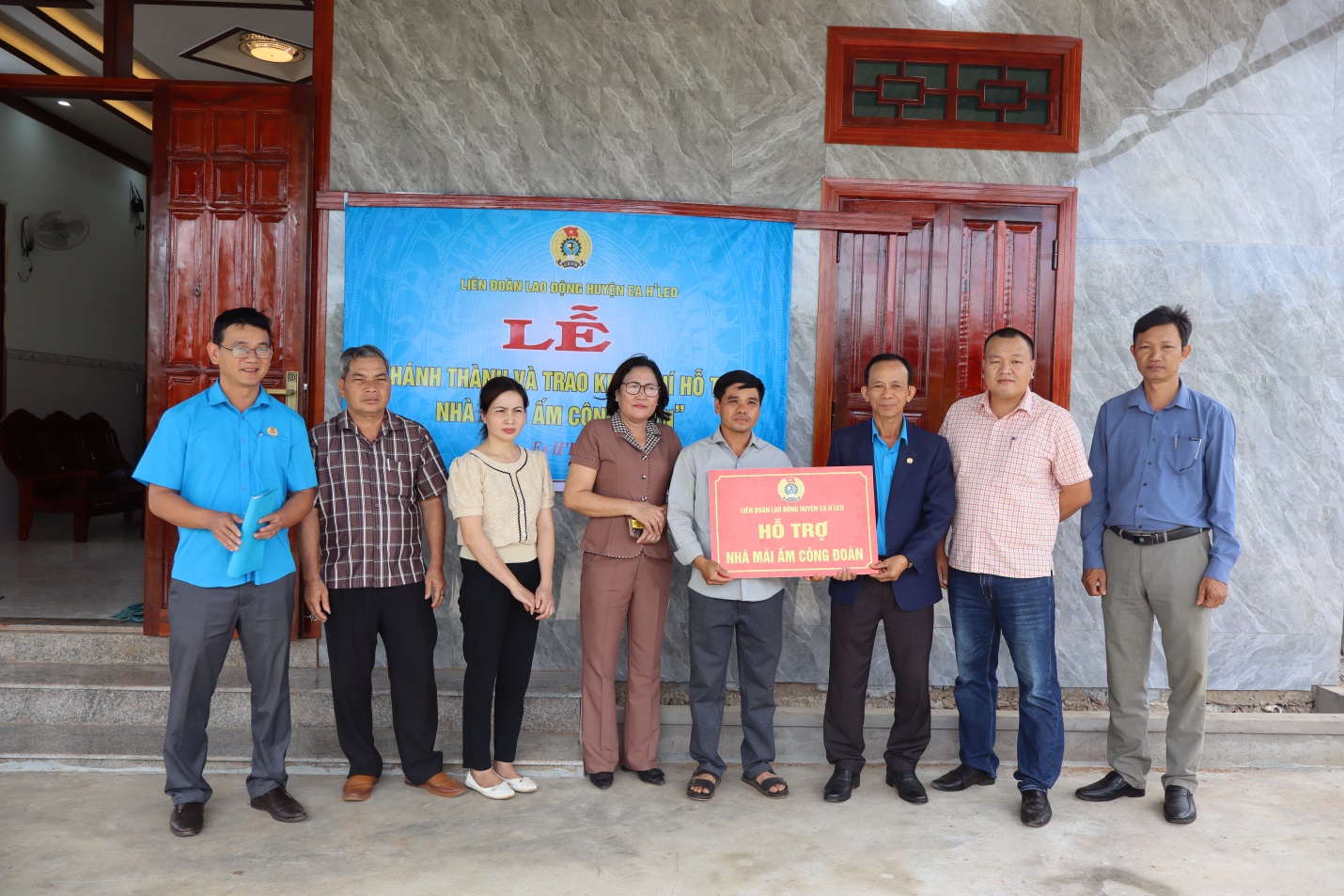 Liên đoàn Lao động huyện Ea H’Leo tổ chức lễ khánh thành và trao kinh phí hỗ trợ nhà “mái ấm Công đoàn” cho đoàn viên ở xã Ea H’Leo